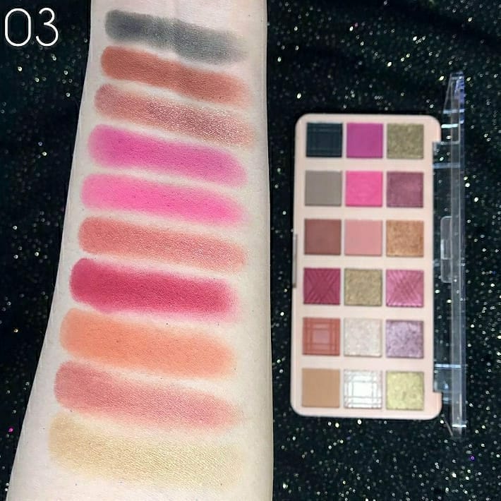APK 18 Color EyeShadow Palette
