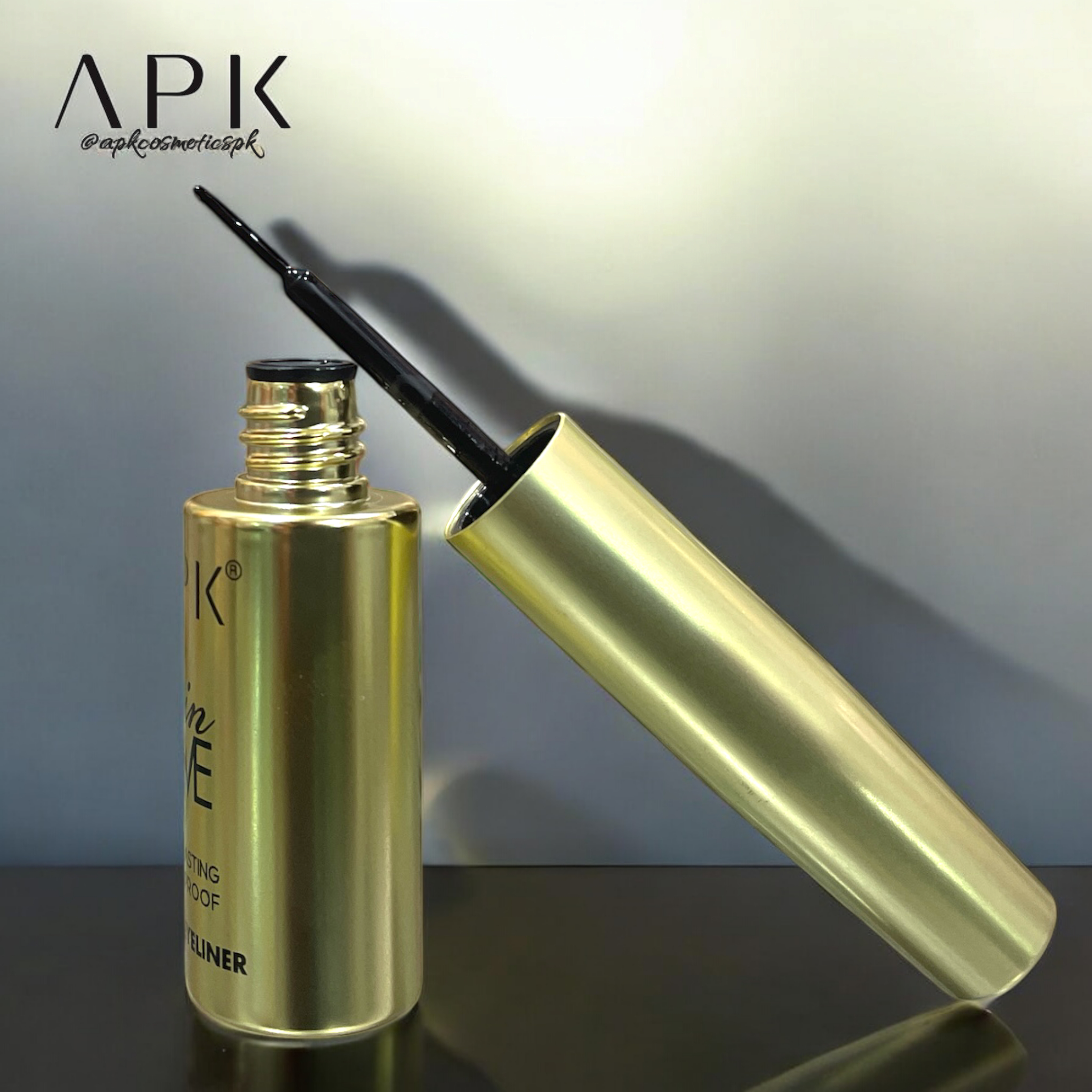 APK Perfect Strokes Longlasting Waterproof Liquid Eyeliner